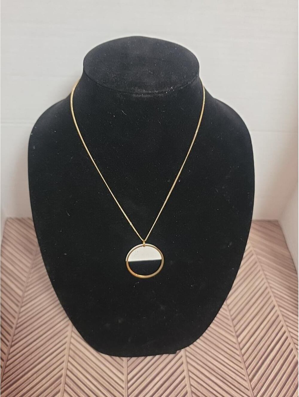 Minimalist Gold Tone Circle Pendant Necklace